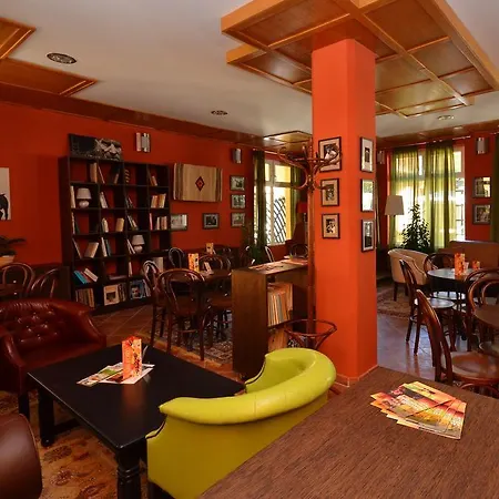 Hotel Art Garni 3*