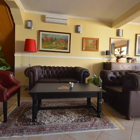 Hotel Art Garni 3*